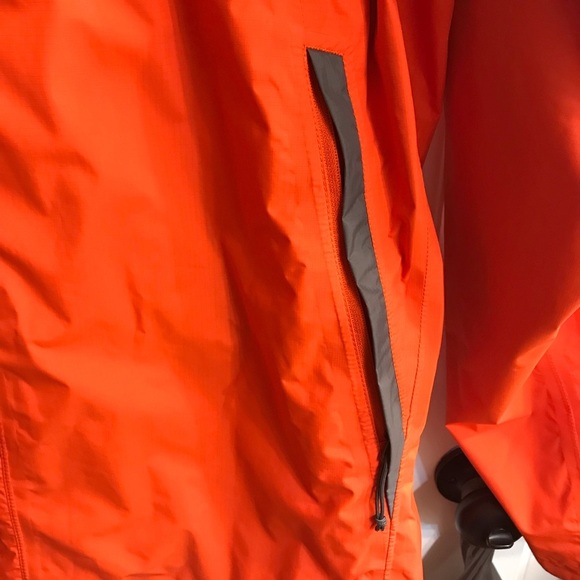 🌧THE NORTH FACE HYVENT Rain Jacket - Picture 4 of 16